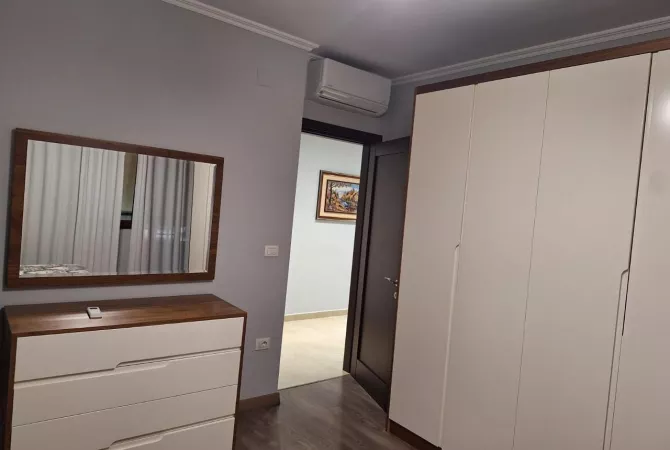 Shtepi ne shitje Apartament ne Tirane, 2+1, Mobilimi E mobiluar, Pagesa 225,000  Euro.