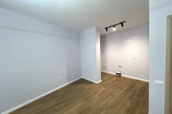 Shtepi ne shitje Apartament ne Tirane, 1+1, Mobilimi Bosh, pa mobiluar, Pagesa 10,700,000  Leke.