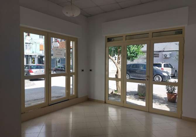 Ambient biznesi me qera 1+1 ne Elbasan - 35,000 Leke