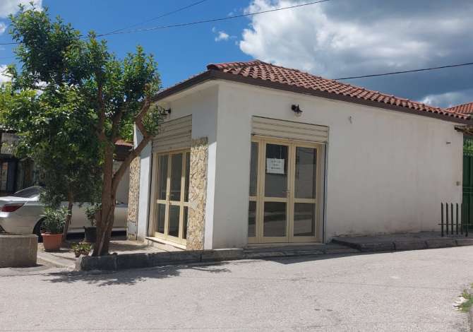 Jepet ambient biznesi me qera ne qender te Elbasanit