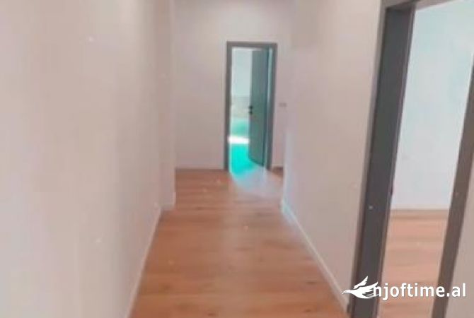 🛎️Jepet Apartament 2+1 me Qira Per Zyra ne Bllok 🛎️