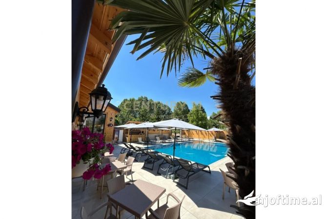 Ambiente Commerciale in Vendita 5+1 a Pogradec - 15,000,000 Euro