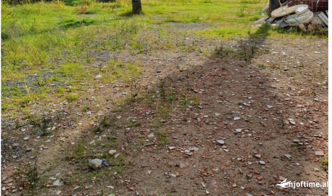 Toke Truall ne shitje ne Iliria lagja 13, Plazh Durres 