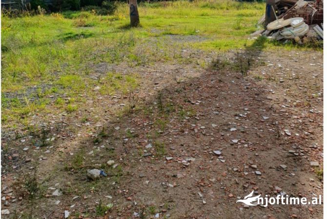 Truall ose Toke ne Durres - 850,000 Euro