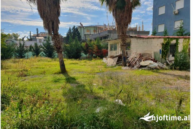 Truall ose Toke ne Durres - 850,000 Euro