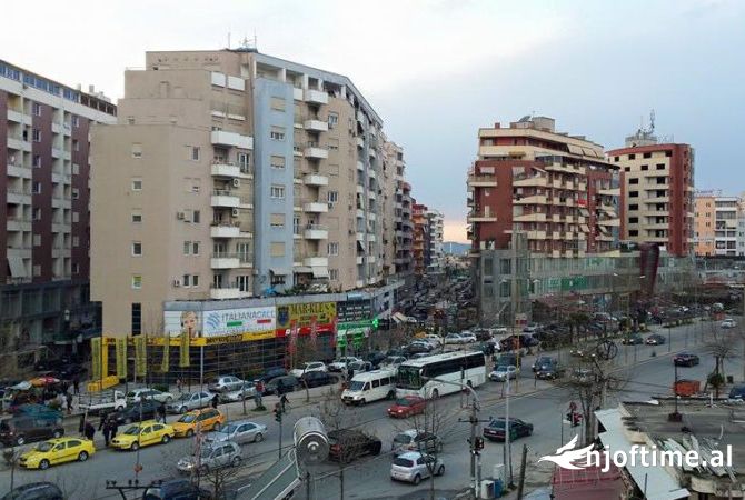 Ambiente Commerciale in Affitto 3+1 a Tirana - 3,000 Euro