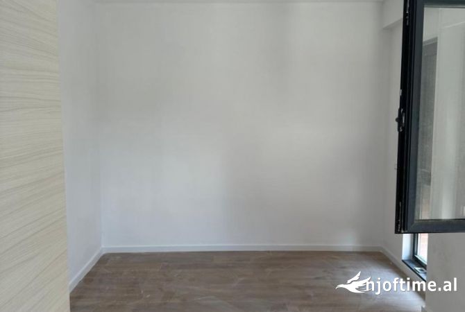 Ambiente Commerciale in Affitto 3+1 a Tirana - 900 Euro