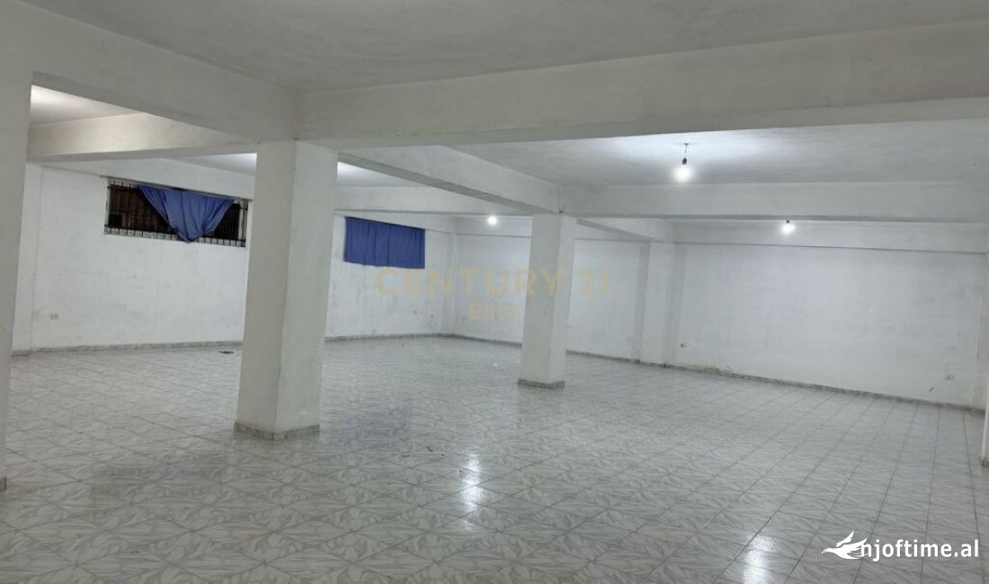 Ambient Komercial 1+1 Me Qira ne Shkoze, Tirane