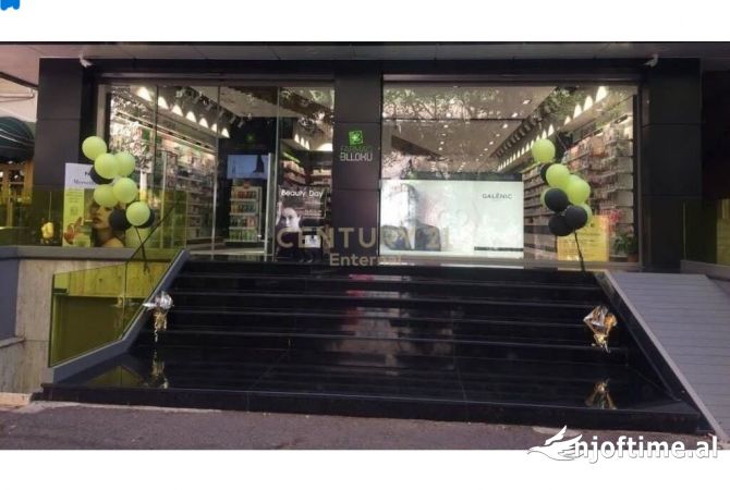 Ambiente Commerciale in Affitto 3+1 a Tirana - 4,000 Euro