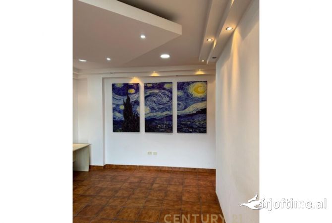 Ambiente Commerciale in Affitto 3+1 a Tirana - 750 Euro