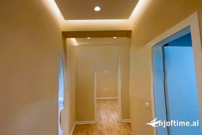 Ambiente Commerciale in Affitto 3+1 a Tirana - 650 Euro