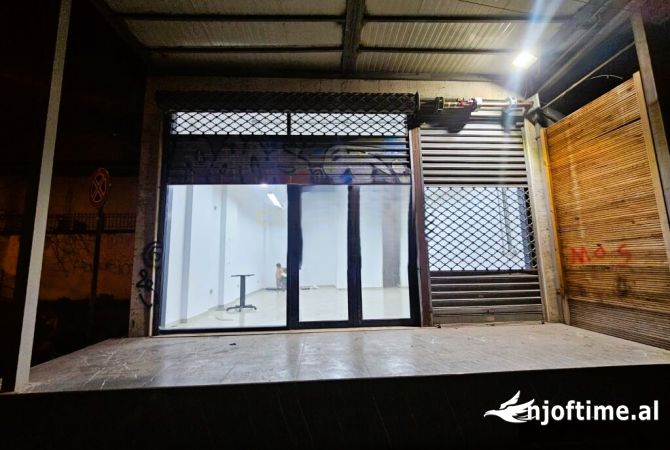 Ambiente Commerciale in Affitto 3+1 a Tirana - 500 Euro
