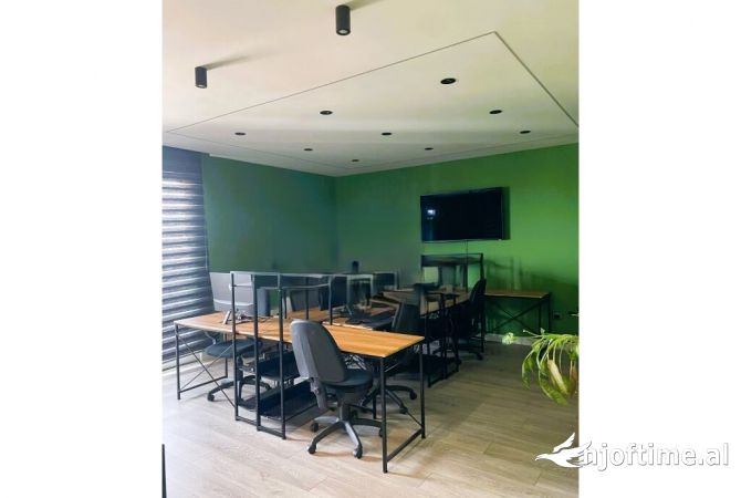 Ambiente Commerciale in Affitto 3+1 a Tirana - 1,500 Euro