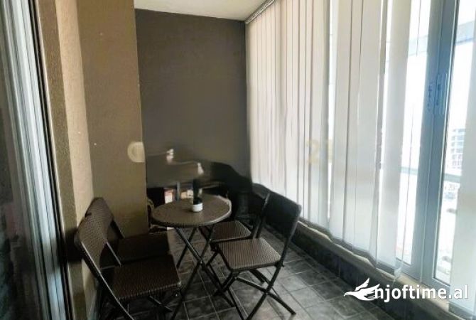 Ambiente Commerciale in Affitto 3+1 a Tirana - 1,500 Euro