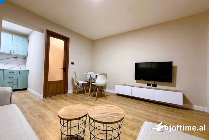 Jepet me qira apartament 1+1,shtepi private 