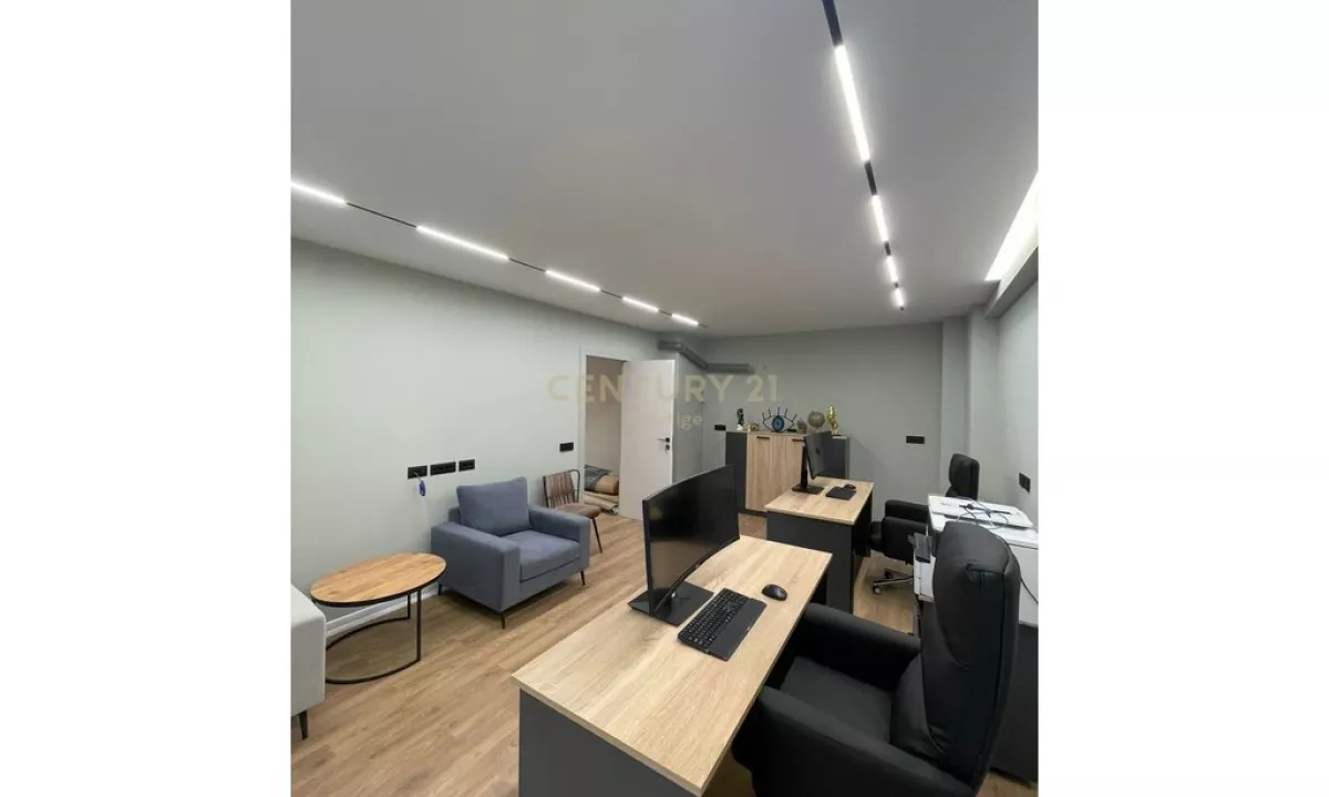 AMBIENT ZYRE ME QIRA, PRANE RADISSON HOTEL, LIQENI I THATE