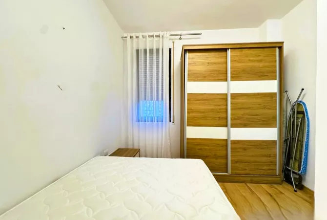 Shtepi ne shitje Apartament ne Tirane, 2+1, Mobilimi E mobiluar, Pagesa 160,000  Euro.