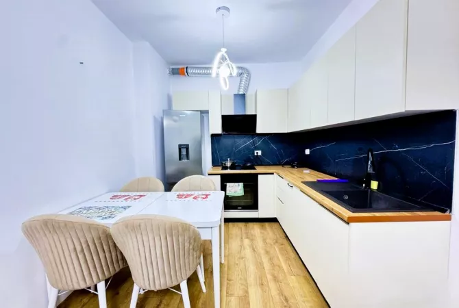 Shtepi ne shitje Apartament ne Tirane, 2+1, Mobilimi E mobiluar, Pagesa 160,000  Euro.