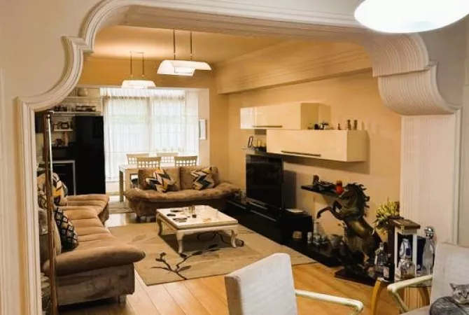 Shtepi ne shitje Apartament ne Tirane, 2+1, Mobilimi E mobiluar, Pagesa 377,000  Euro.