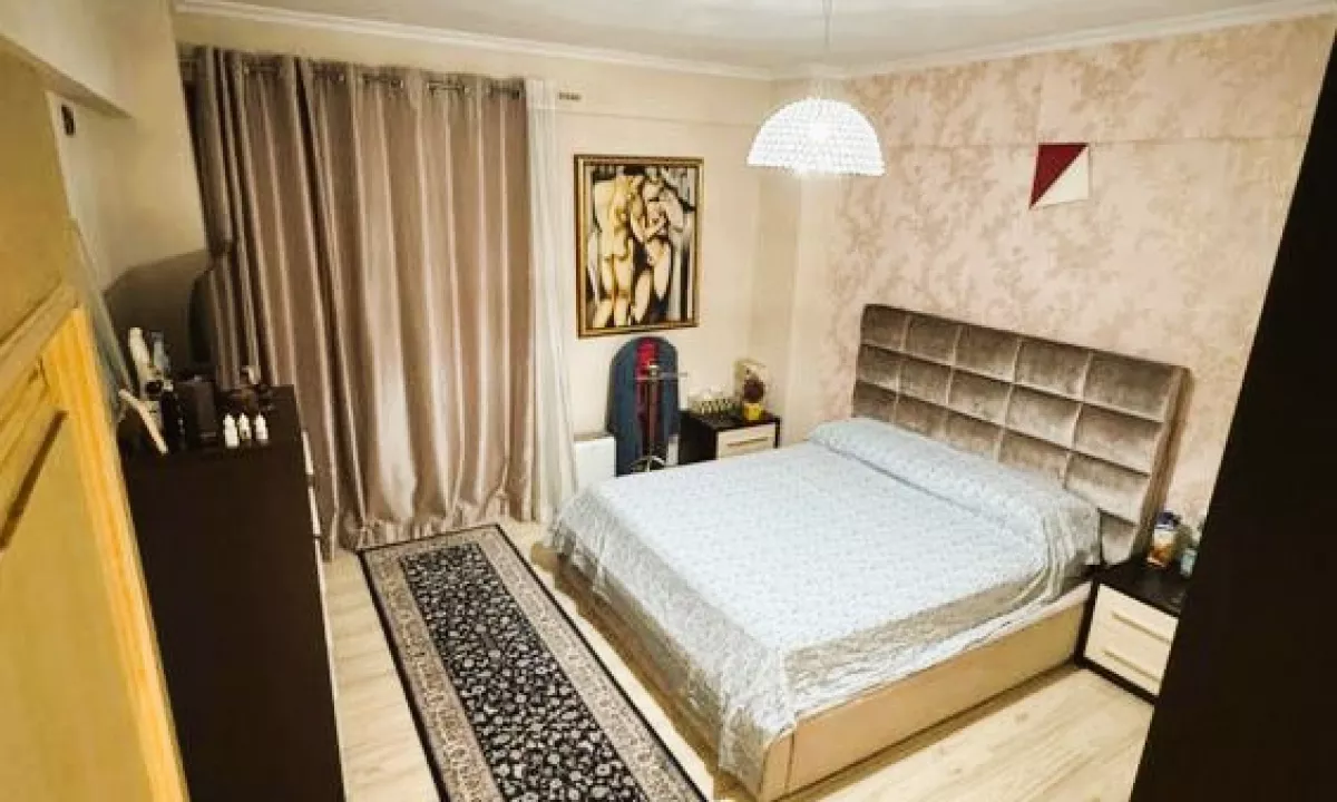 Shtepi ne shitje Apartament ne Tirane, 2+1, Mobilimi E mobiluar, Pagesa 377,000  Euro.