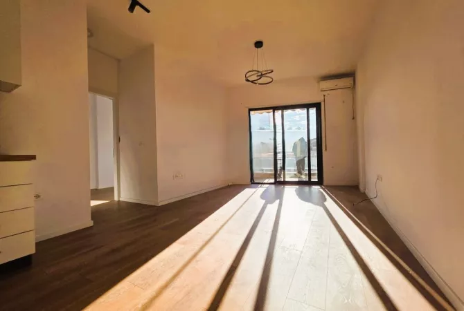 Shtepi ne shitje Apartament ne Tirane, 2+1, Mobilimi E mobiluar, Pagesa 179,000  Euro.