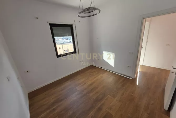 Shtepi ne shitje Apartament ne Tirane, 2+1, Mobilimi E mobiluar, Pagesa 179,000  Euro.