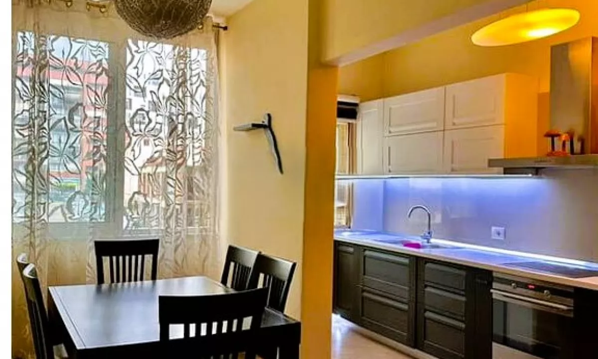 Shtepi ne shitje Apartament ne Tirane, 2+1, Mobilimi E mobiluar, Pagesa 155,000  Euro.