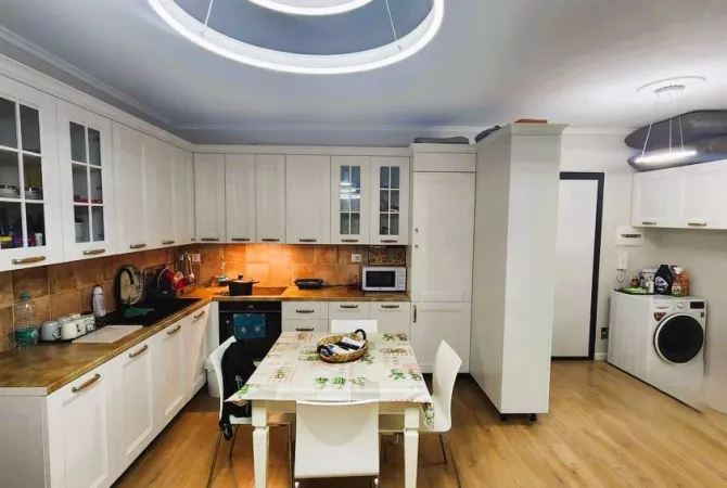 Shtepi ne shitje Apartament ne Tirane, 1+1, Mobilimi E mobiluar, Pagesa 130,000  Euro.