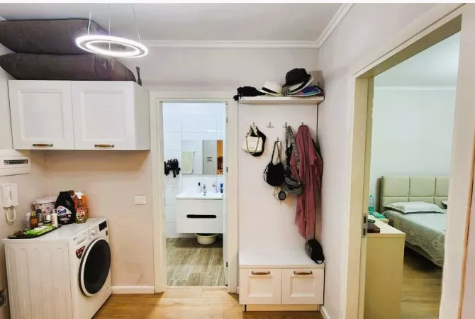 Shtepi ne shitje Apartament ne Tirane, 1+1, Mobilimi E mobiluar, Pagesa 130,000  Euro.