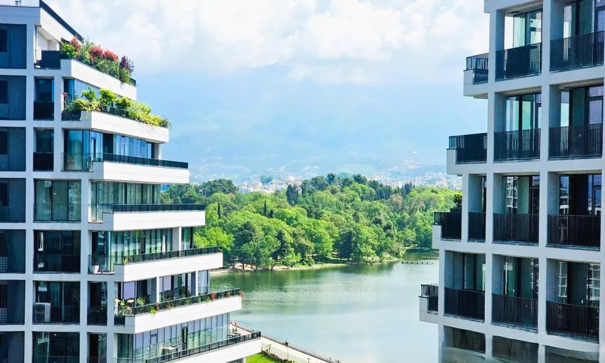 Jepet per qera ambient per zyra ne te lake view 