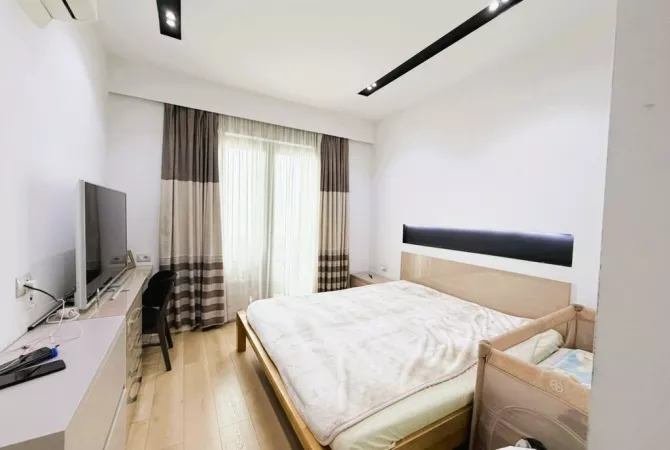 Shtepi ne shitje Apartament ne Tirane, 3+1, Mobilimi E mobiluar, Pagesa 250,000  Euro.