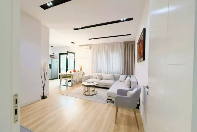 Shtepi ne shitje Apartament ne Tirane, 3+1, Mobilimi E mobiluar, Pagesa 250,000  Euro.