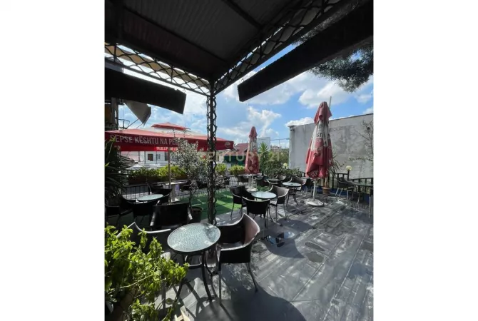 BAR-RESTORANT ME QIRA, VENDOSUR TEK RRETH-RROTULLIMI I SHKOZES!