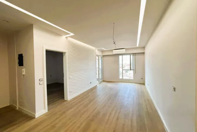 Shtepi ne shitje Apartament ne Tirane, 2+1, Mobilimi Bosh, pa mobiluar, Pagesa 273,000  Euro.