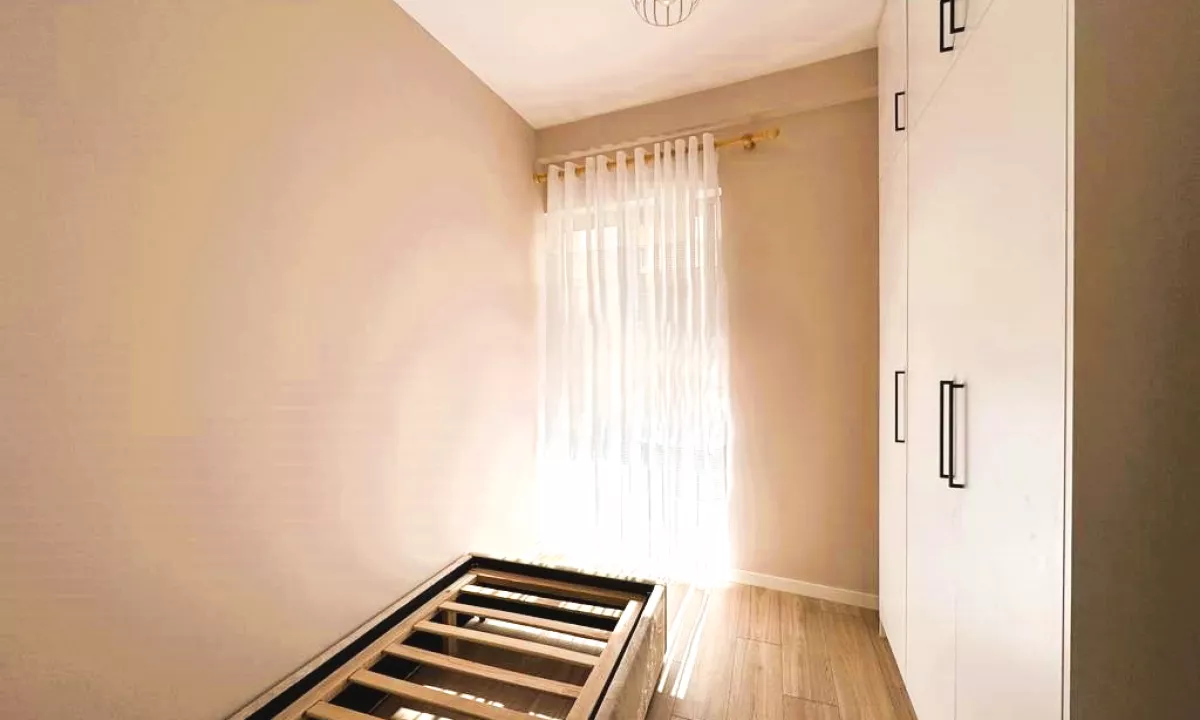 Shtepi ne shitje Apartament ne Tirane, 2+1, Mobilimi E mobiluar, Pagesa 125,000  Euro.
