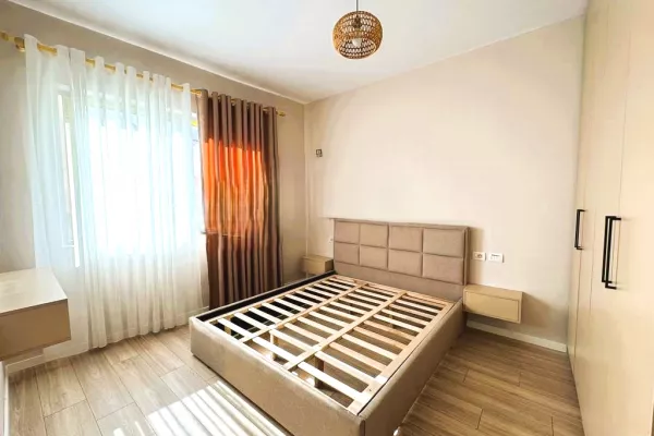 Shtepi ne shitje Apartament ne Tirane, 2+1, Mobilimi E mobiluar, Pagesa 125,000  Euro.