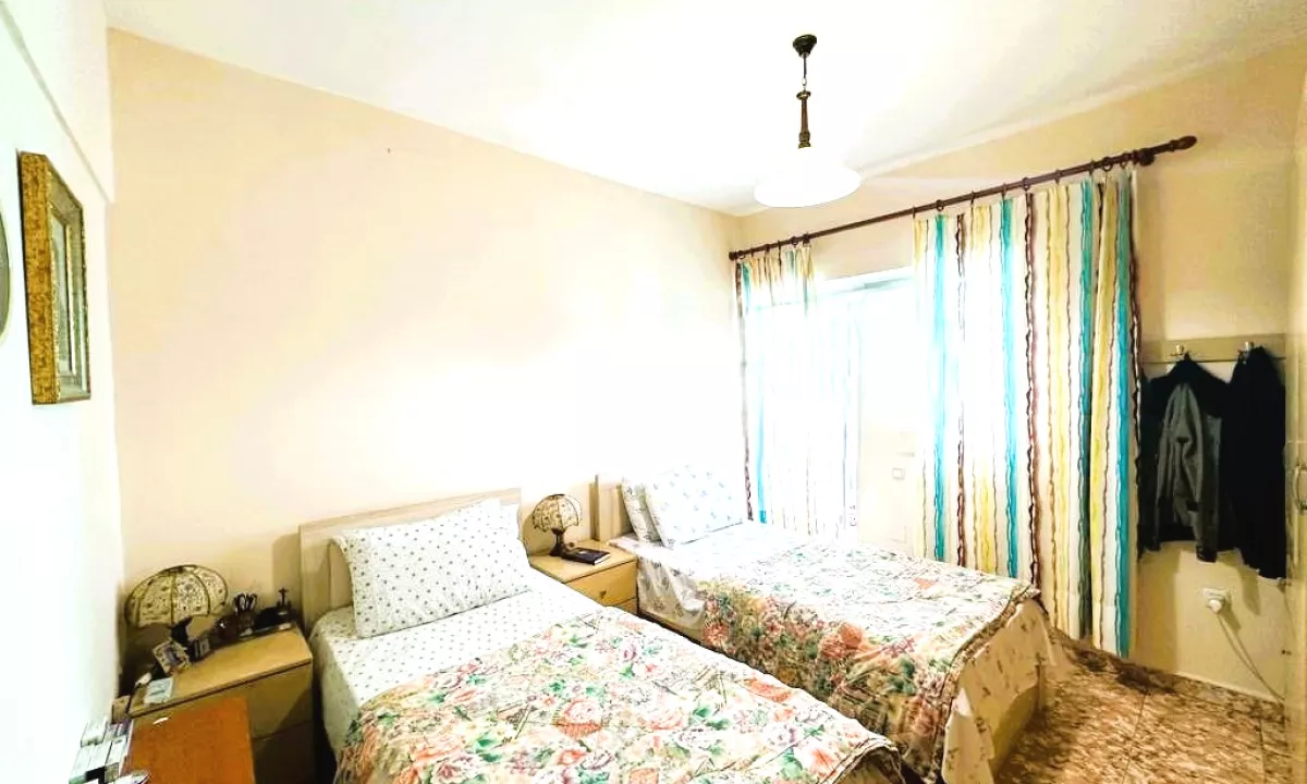 Shtepi ne shitje Apartament ne Tirane, 2+1, Mobilimi E mobiluar, Pagesa 150,000  Euro.