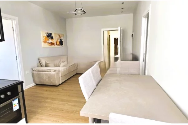 Shitet Apartament 1+1 pranë Zojës së Këshillit të Mir