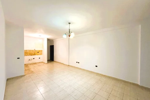 Shitet Apartament 3+1 pranë Eleonorës , mbikalimi Komuna e Parist