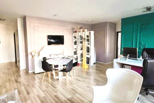 Business Property for Rent 3+1 in Tirana - 1,000 Euro