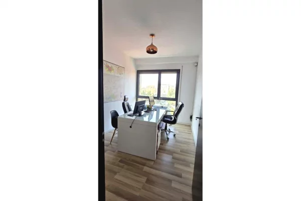 Business Property for Rent 3+1 in Tirana - 1,000 Euro