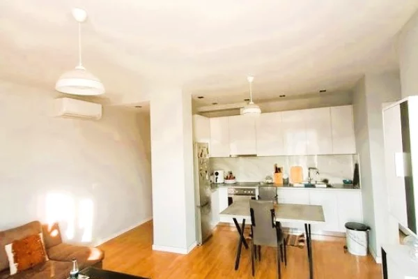 Shtepi ne shitje Apartament ne Tirane, 2+1, Mobilimi E mobiluar, Pagesa 145,000  Euro.