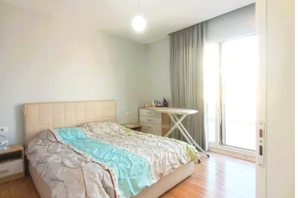 Shtepi ne shitje Apartament ne Tirane, 2+1, Mobilimi E mobiluar, Pagesa 145,000  Euro.