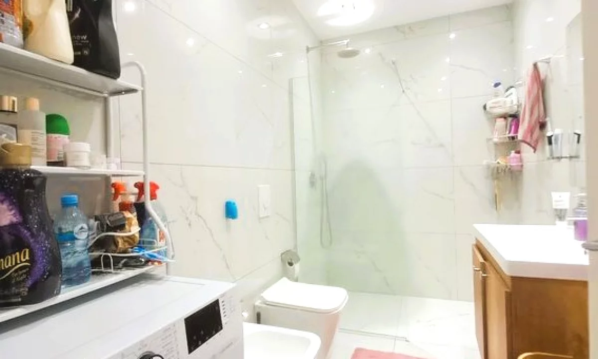 Shtepi ne shitje Apartament ne Tirane, 2+1, Mobilimi E mobiluar, Pagesa 145,000  Euro.