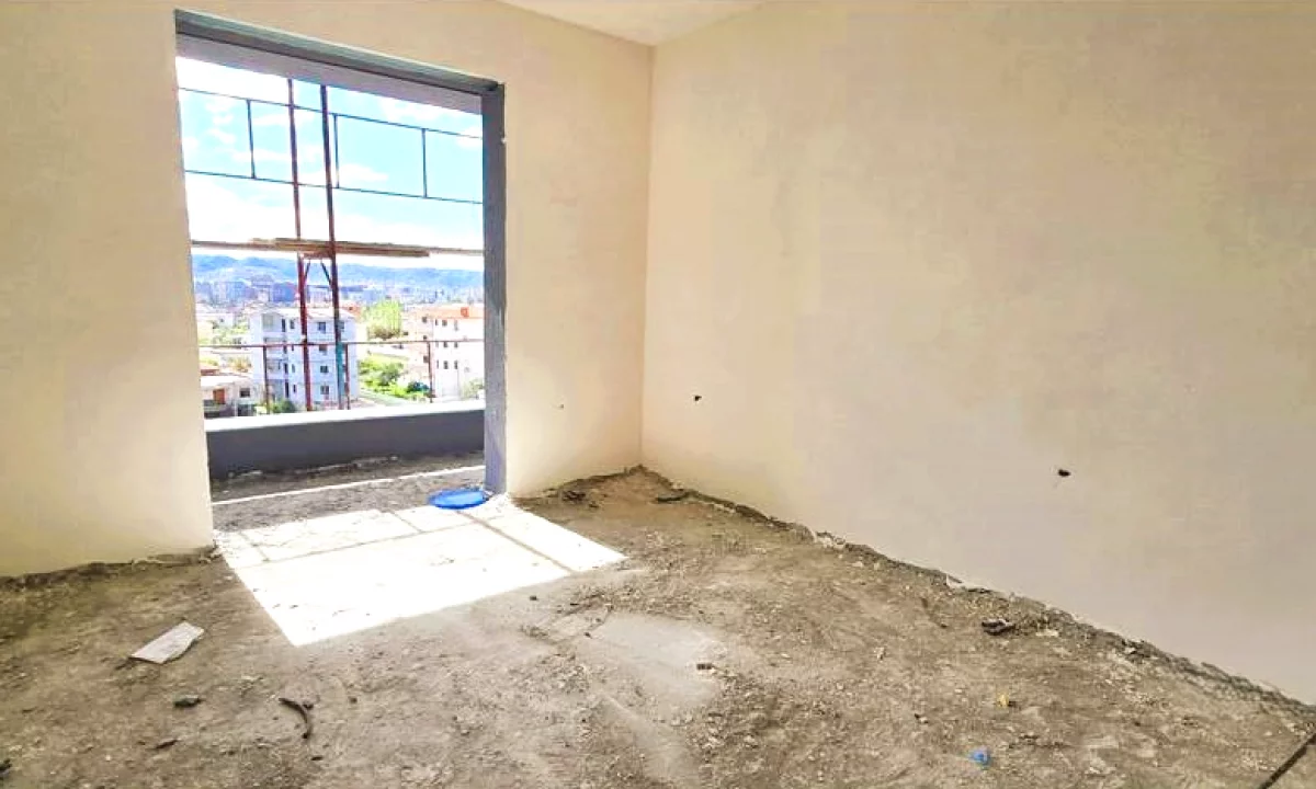 Shtepi ne shitje Apartament ne Tirane, 1+1, Mobilimi Bosh, pa mobiluar, Pagesa 85,000  Euro.