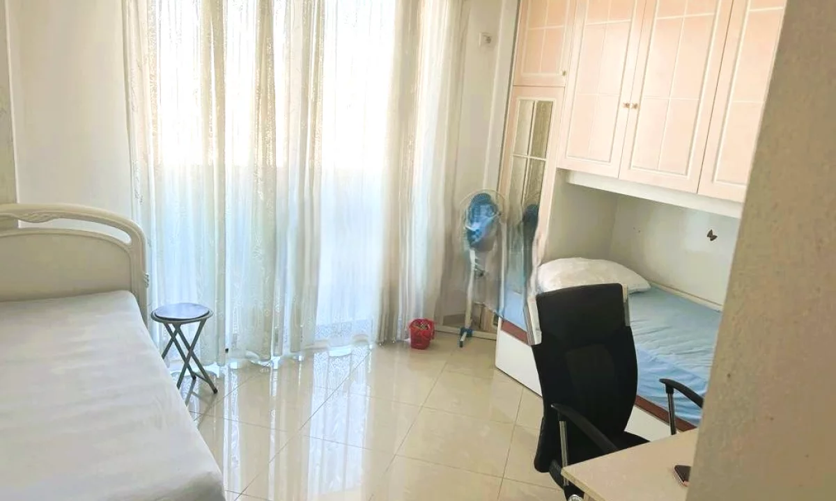 Shtepi ne shitje Apartament ne Tirane, 2+1, Mobilimi E mobiluar, Pagesa 140,000  Euro.