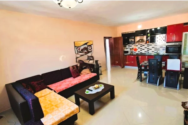 Shtepi ne shitje Apartament ne Tirane, 2+1, Mobilimi E mobiluar, Pagesa 140,000  Euro.