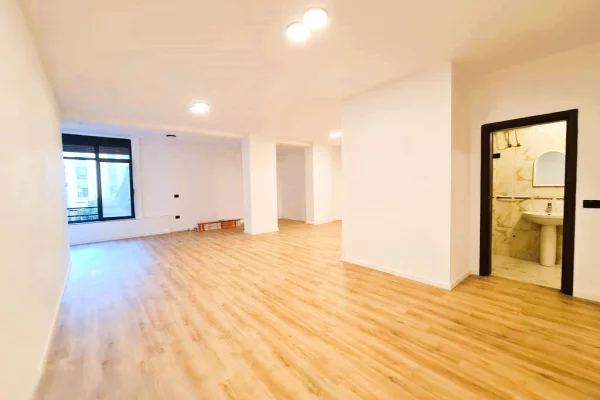 Business Property for Rent 3+1 in Tirana - 1,000 Euro