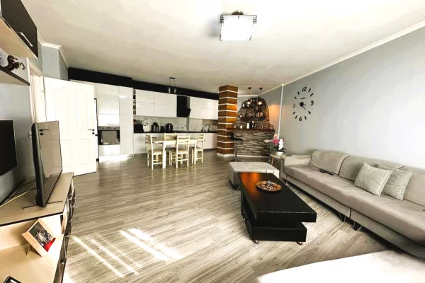 Shtepi ne shitje Apartament ne Tirane, 2+1, Mobilimi E mobiluar, Pagesa 158,000  Euro.