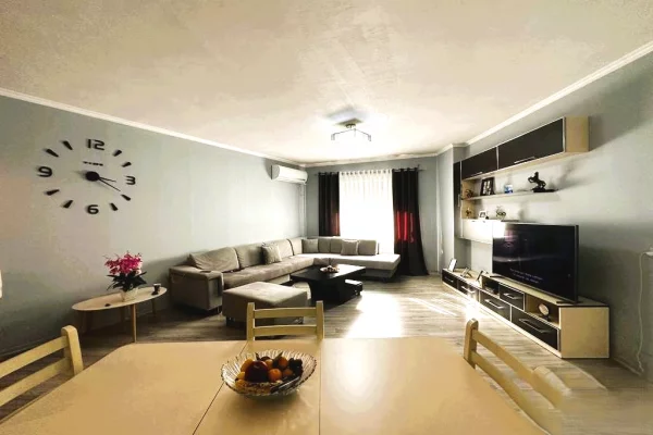 Shtepi ne shitje Apartament ne Tirane, 2+1, Mobilimi E mobiluar, Pagesa 158,000  Euro.